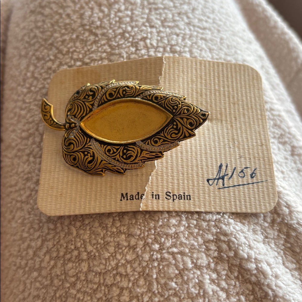 Antique leaf brooch